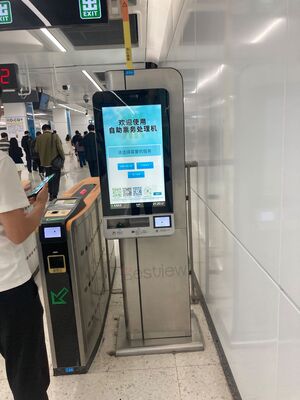21.5 นิ้ว ชั้นยืน Kiosk การสั่งซื้อด้วยตนเองด้วยจอสัมผัสขนาด 10 จุดและเครื่องพิมพ์ความร้อน optional